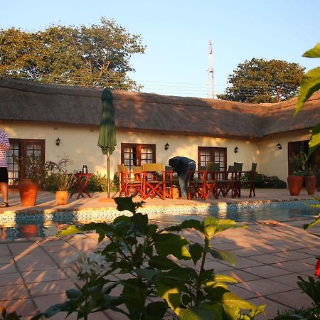 Mandebele Lodge Victoriafälle Exterior foto